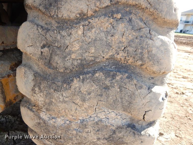 image for item DS1512 1984 John Deere 762A  water wagon