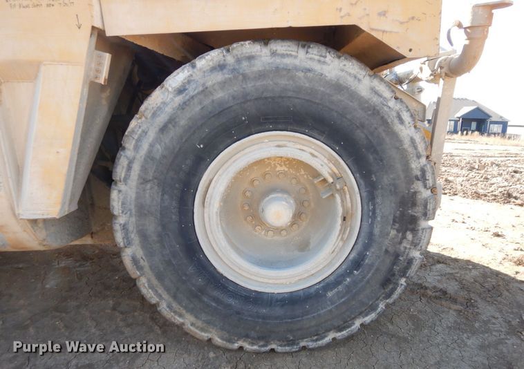 image for item DS1512 1984 John Deere 762A  water wagon