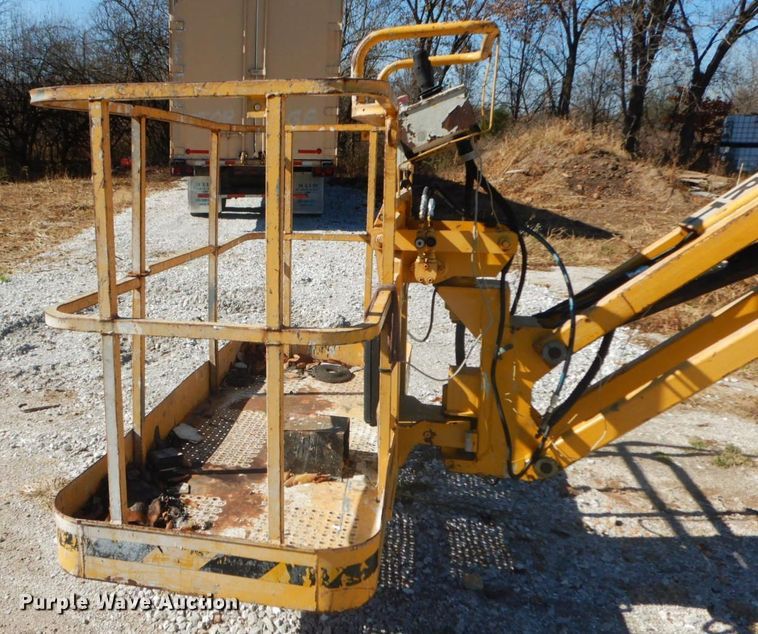 image for item HF9461 2001 Haulotte HA51JRT  boom lift