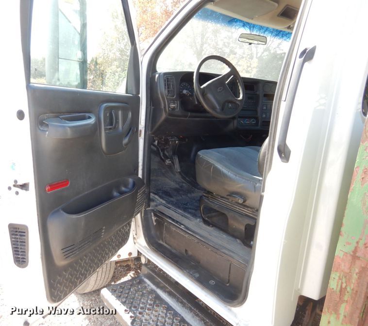 image for item JK9003 2006 Chevrolet C4500 Kodiak  flatbed truck