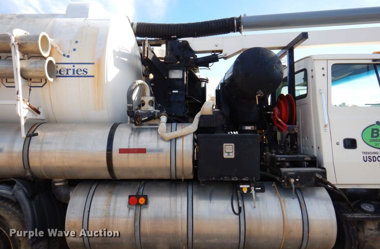 image for item JL9853 1996 Ford LN8000  sewer jetter truck