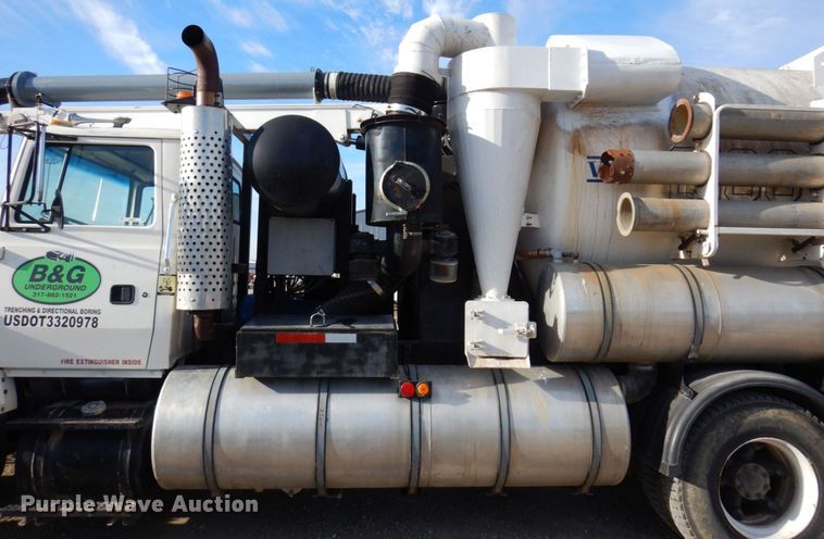 image for item JL9853 1996 Ford LN8000  sewer jetter truck