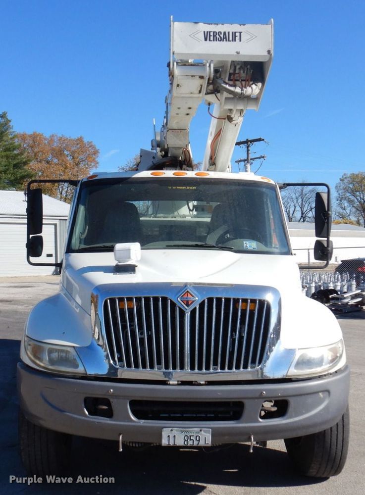 image for item JL9855 2007 International 4300  bucket truck