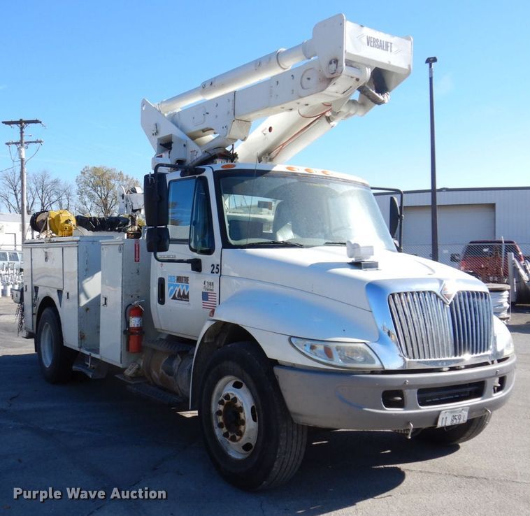 image for item JL9855 2007 International 4300  bucket truck