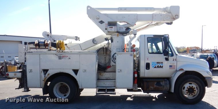 image for item JL9855 2007 International 4300  bucket truck