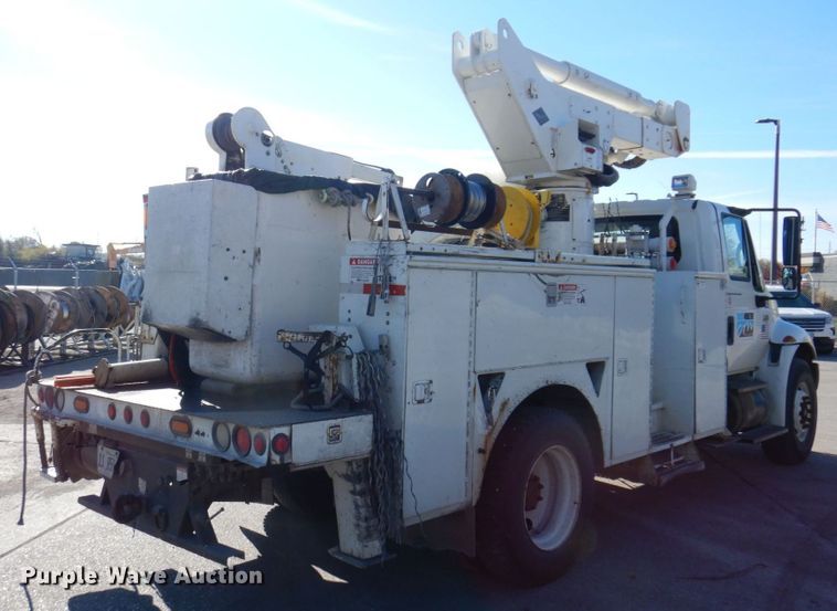 image for item JL9855 2007 International 4300  bucket truck