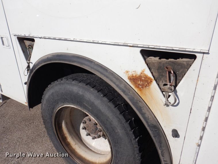 image for item JL9855 2007 International 4300  bucket truck