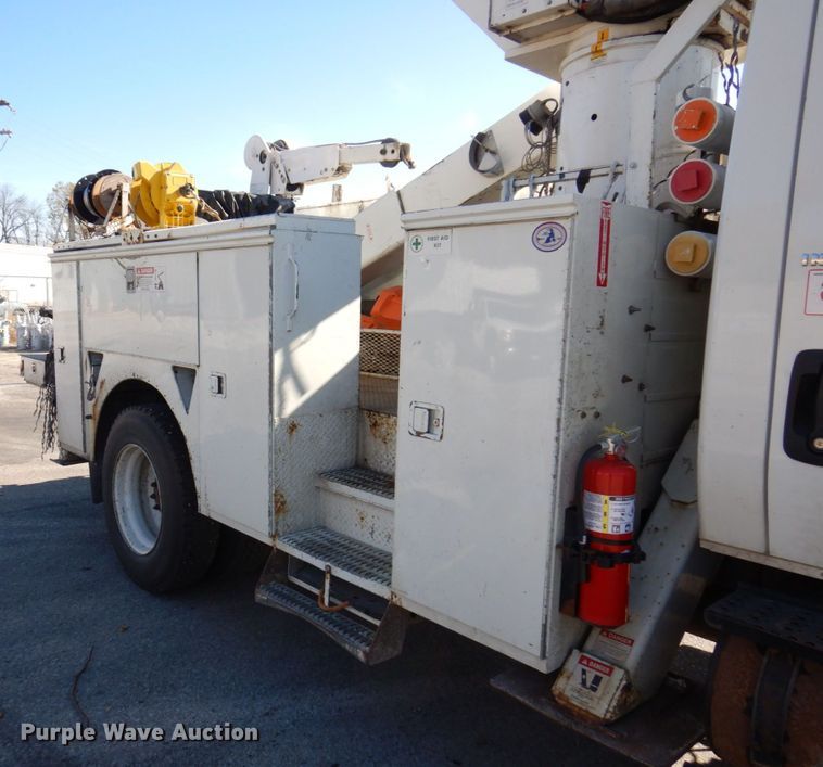 image for item JL9855 2007 International 4300  bucket truck