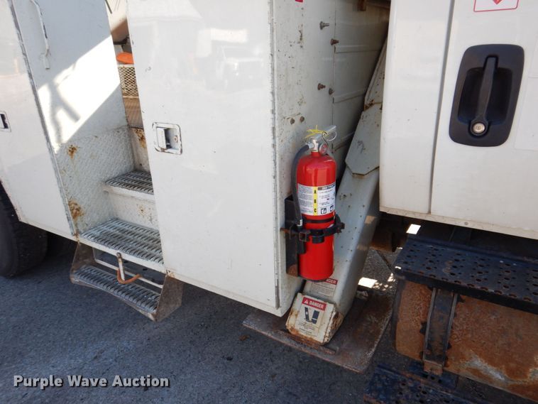 image for item JL9855 2007 International 4300  bucket truck