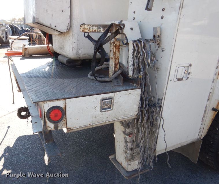 image for item JL9855 2007 International 4300  bucket truck