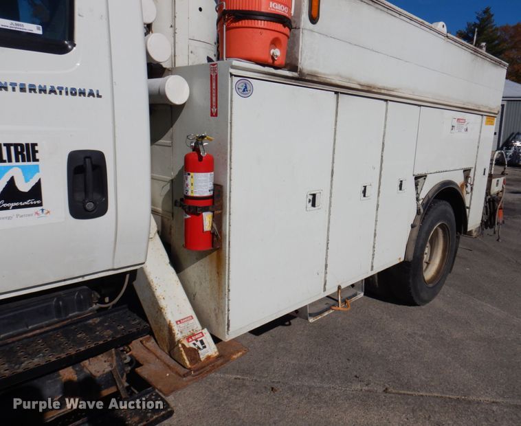 image for item JL9855 2007 International 4300  bucket truck