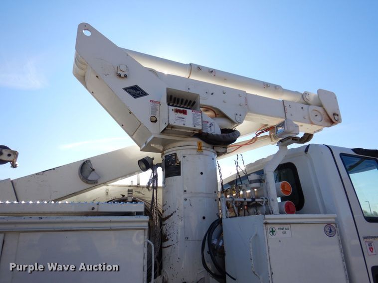 image for item JL9855 2007 International 4300  bucket truck