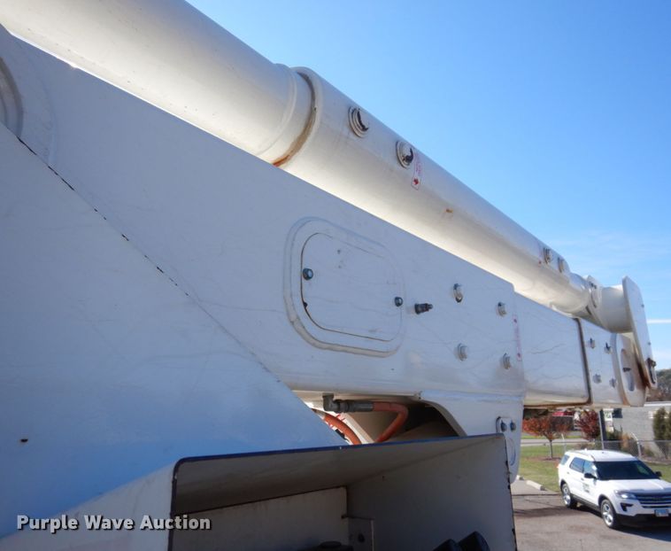 image for item JL9855 2007 International 4300  bucket truck