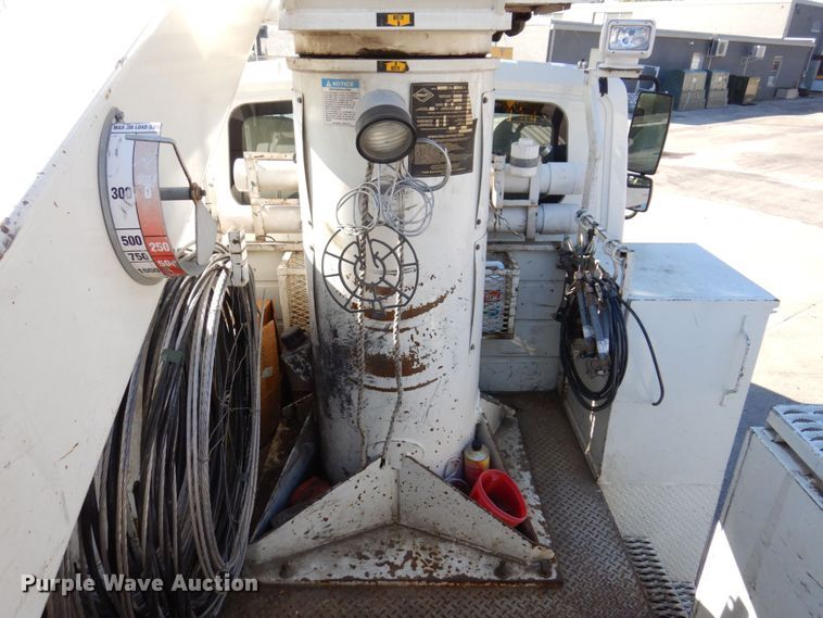 image for item JL9855 2007 International 4300  bucket truck