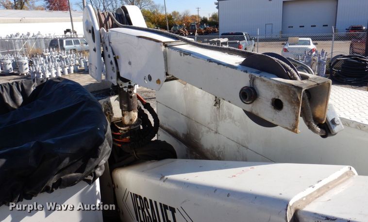 image for item JL9855 2007 International 4300  bucket truck