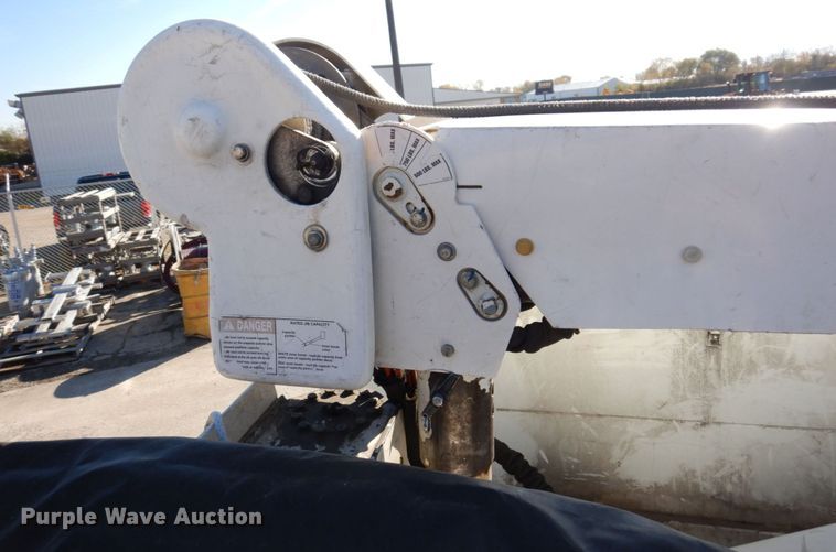 image for item JL9855 2007 International 4300  bucket truck