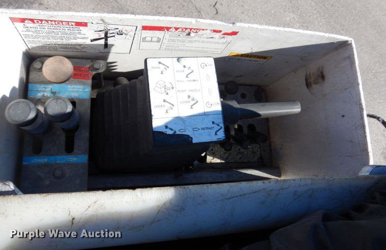image for item JL9855 2007 International 4300  bucket truck