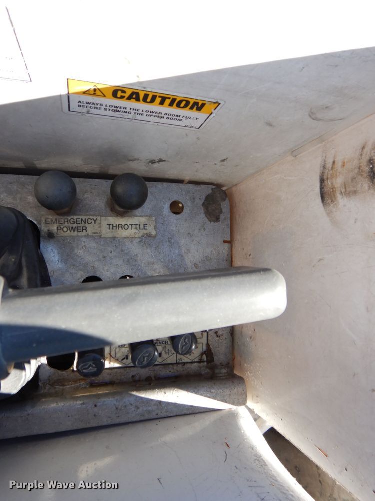 image for item JL9855 2007 International 4300  bucket truck