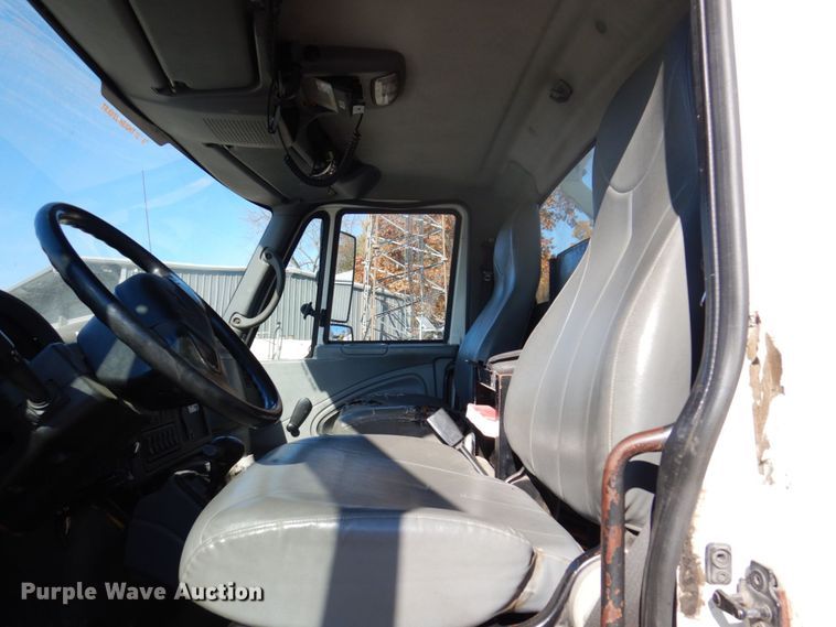 image for item JL9855 2007 International 4300  bucket truck