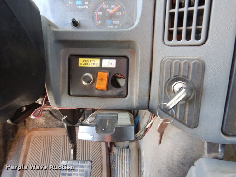 image for item JL9855 2007 International 4300  bucket truck