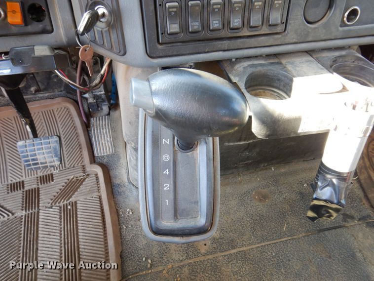 image for item JL9855 2007 International 4300  bucket truck