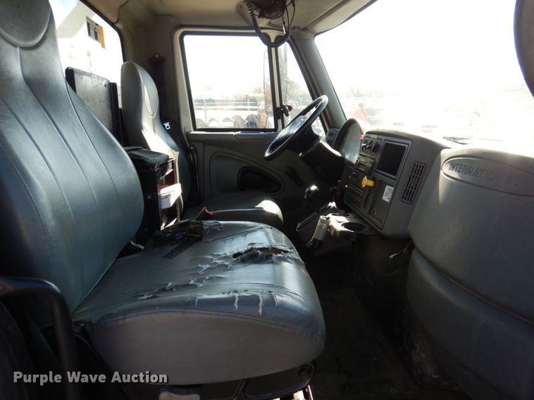 image for item JL9855 2007 International 4300  bucket truck