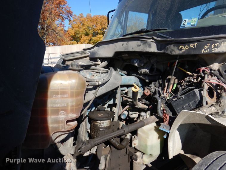 image for item JL9855 2007 International 4300  bucket truck