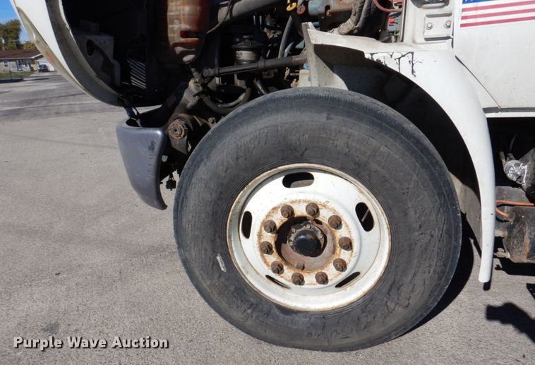 image for item JL9855 2007 International 4300  bucket truck