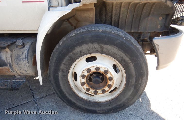 image for item JL9855 2007 International 4300  bucket truck