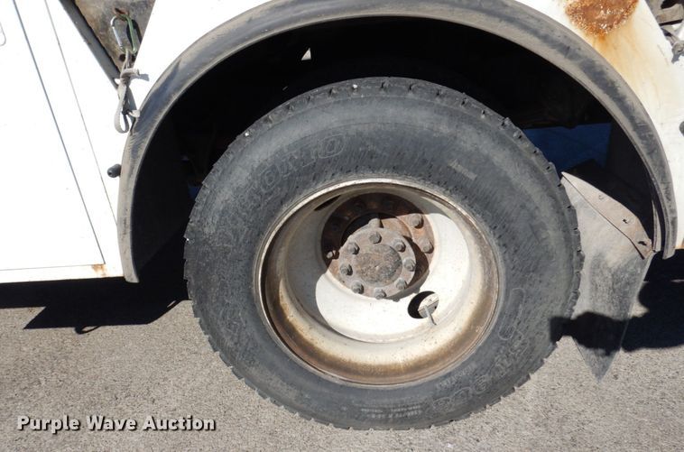 image for item JL9855 2007 International 4300  bucket truck