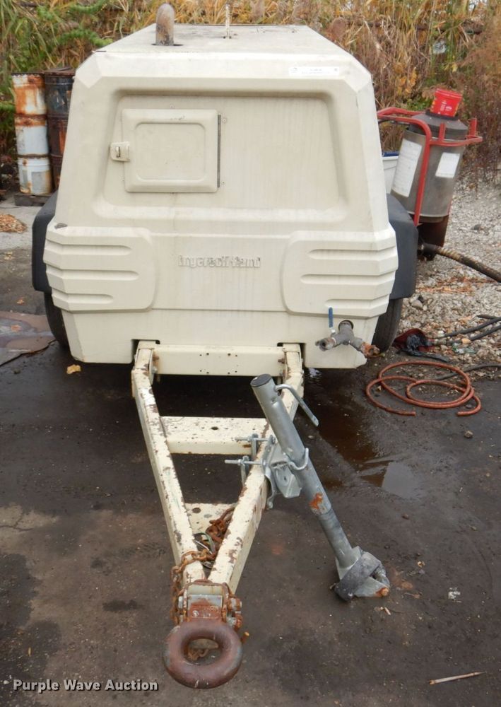 image for item JL9858 2004 Ingersoll Rand P185WR  air compressor