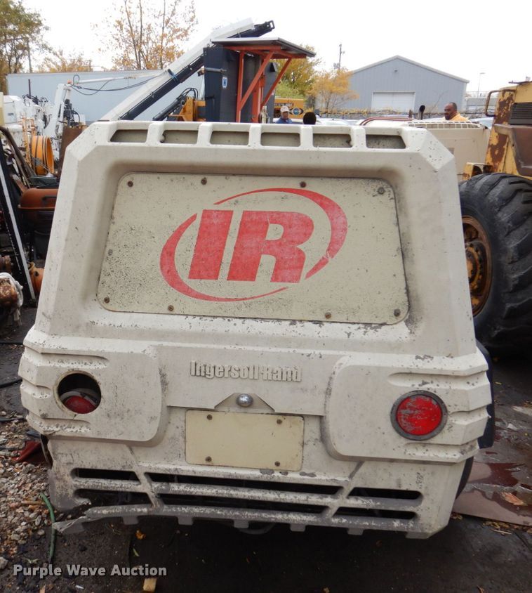 image for item JL9858 2004 Ingersoll Rand P185WR  air compressor