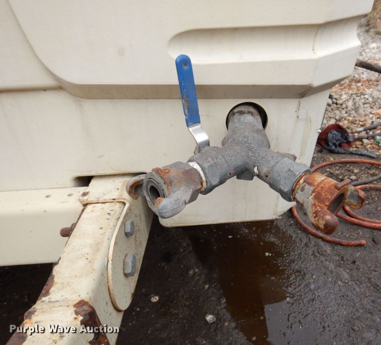 image for item JL9858 2004 Ingersoll Rand P185WR  air compressor