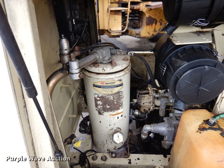 image for item JL9858 2004 Ingersoll Rand P185WR  air compressor