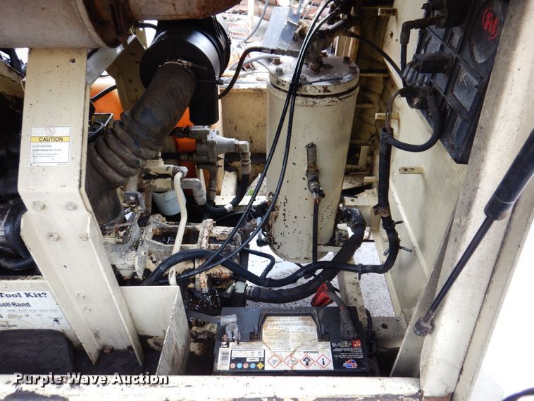 image for item JL9858 2004 Ingersoll Rand P185WR  air compressor