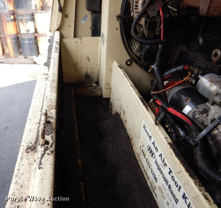 image for item JL9858 2004 Ingersoll Rand P185WR  air compressor