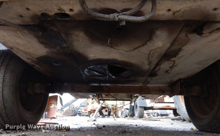 image for item JL9858 2004 Ingersoll Rand P185WR  air compressor