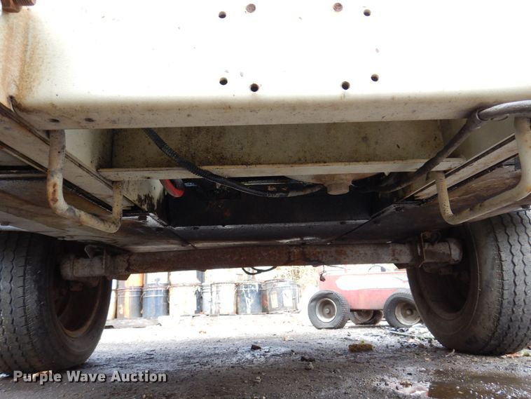 image for item JL9858 2004 Ingersoll Rand P185WR  air compressor