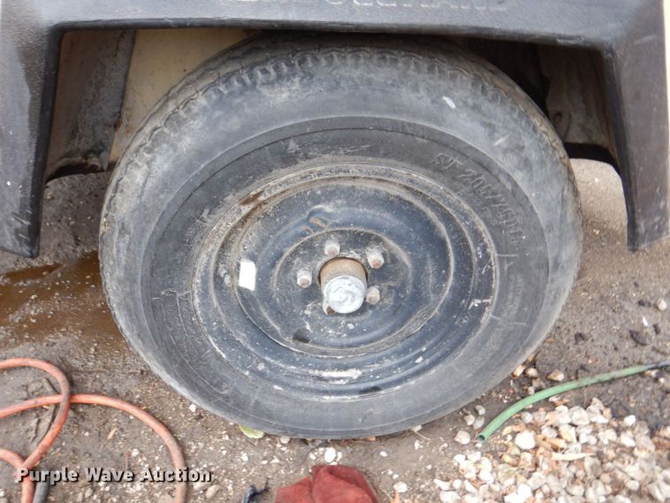 image for item JL9858 2004 Ingersoll Rand P185WR  air compressor