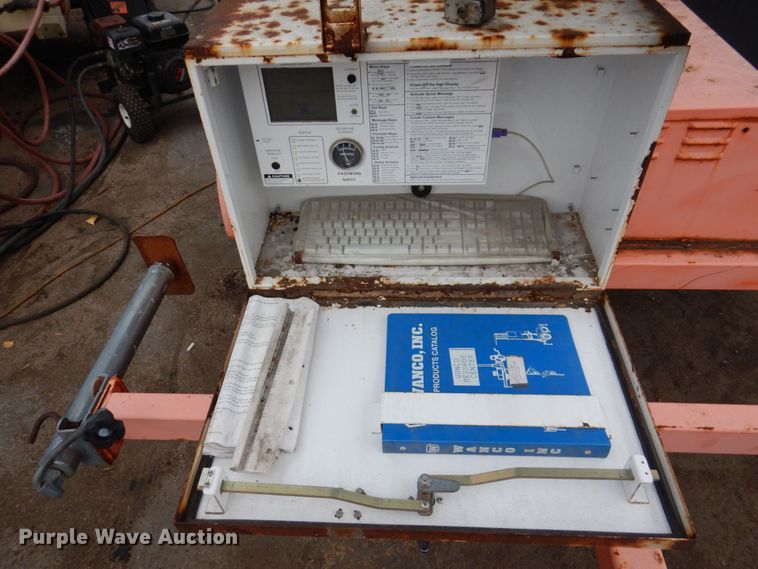 image for item JL9860 2005 Wanco WVTM  message board trailer