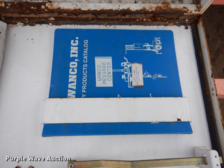 image for item JL9860 2005 Wanco WVTM  message board trailer