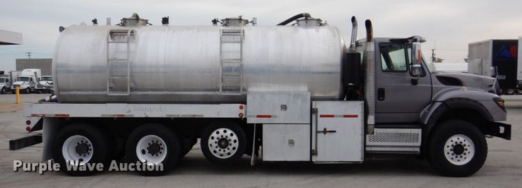 image for item JL9862 2016 International 7600  vacuum truck