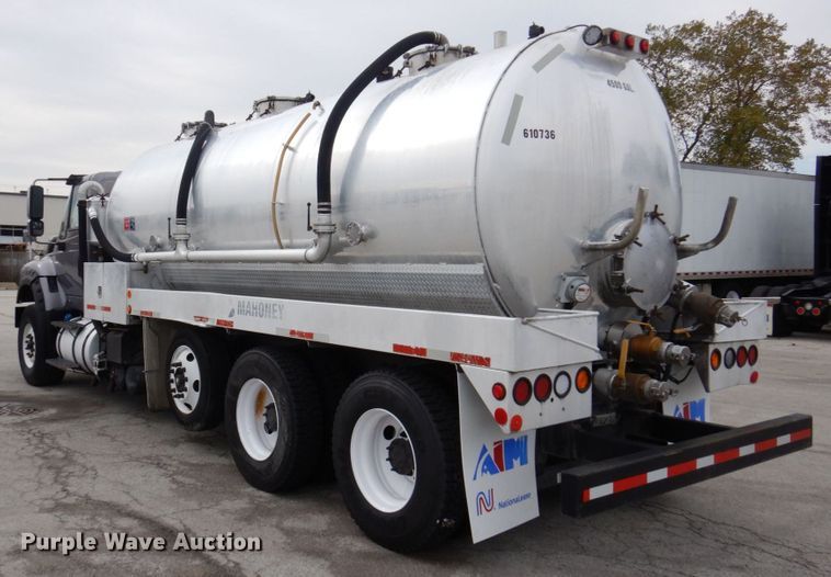 image for item JL9862 2016 International 7600  vacuum truck