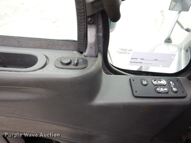 image for item JL9862 2016 International 7600  vacuum truck