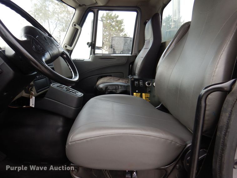 image for item JL9862 2016 International 7600  vacuum truck