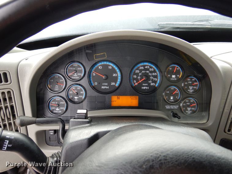 image for item JL9862 2016 International 7600  vacuum truck