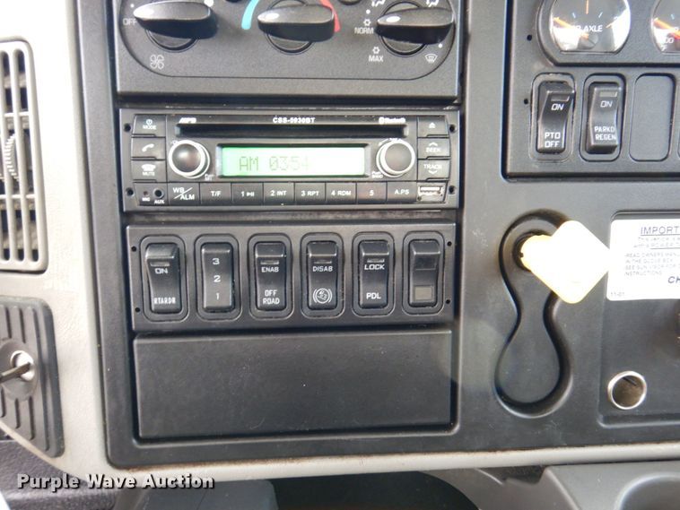 image for item JL9862 2016 International 7600  vacuum truck