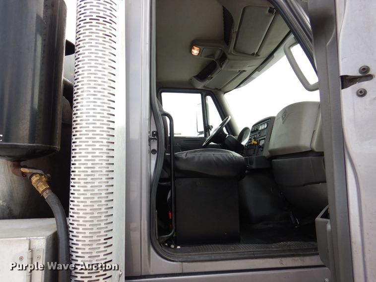 image for item JL9862 2016 International 7600  vacuum truck