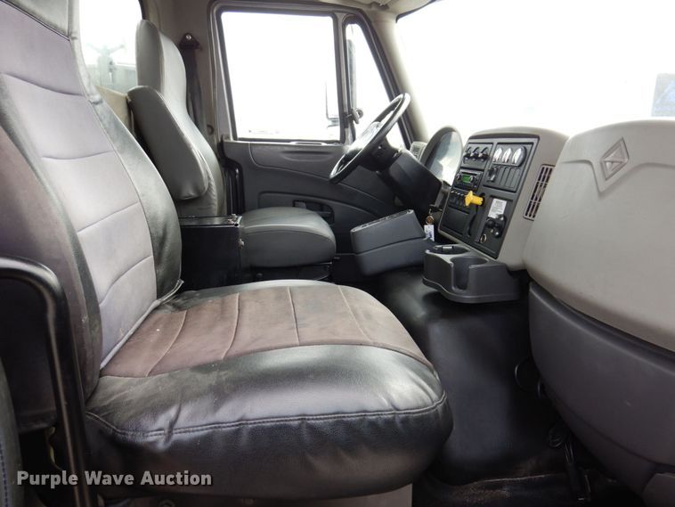 image for item JL9862 2016 International 7600  vacuum truck