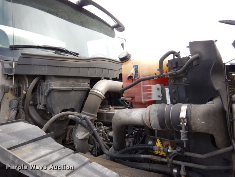 image for item JL9862 2016 International 7600  vacuum truck